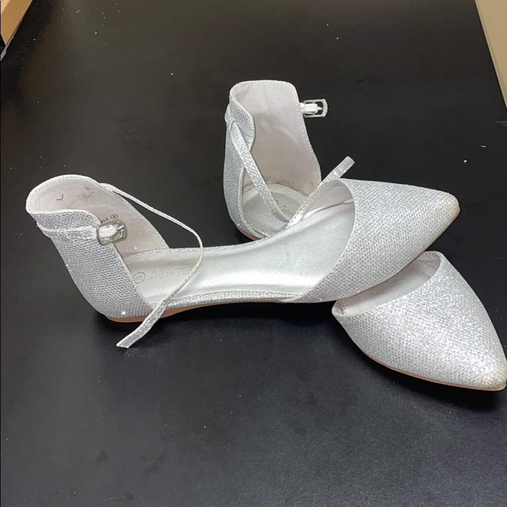 Sparkley close toed dress shoes